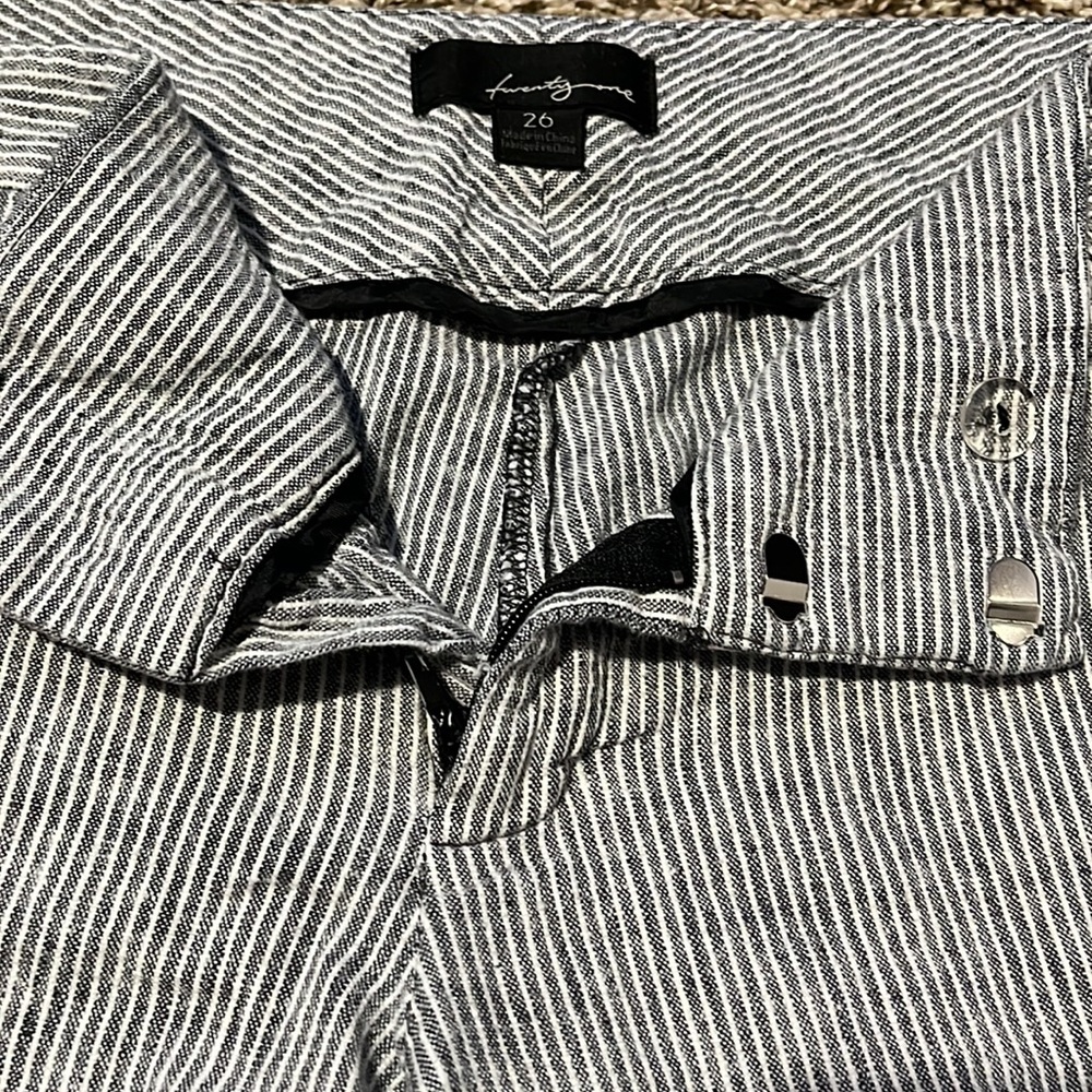 Brand- Twenty One  Size- 26  Condition- Worn  Color- White and Blue Striped
